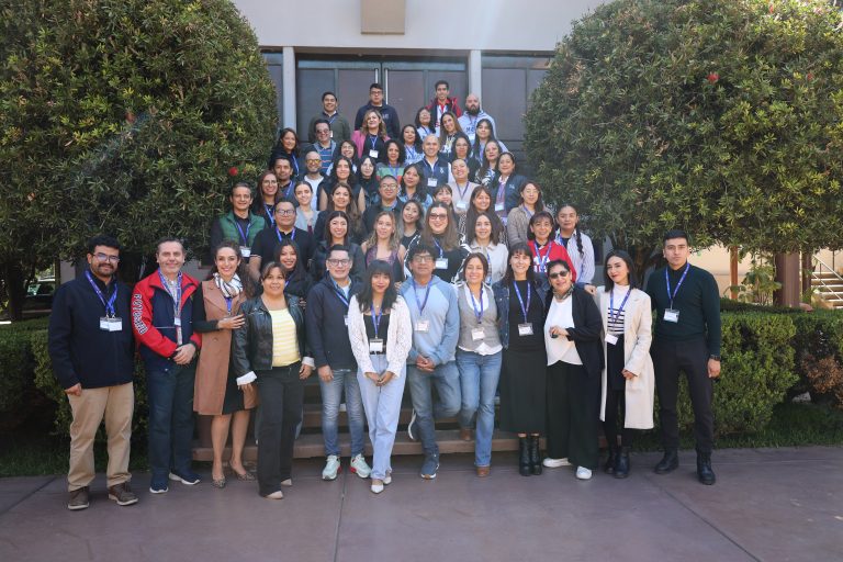 ¡Entendido! La palabra clave es Comunicación y mercadotecnia, Maristas. Esto es lo que llamamos una palabra clave múltiple o de combinación. El plugin de SEO está buscando que ambas partes ("comunicación y mercadotecnia" y "Maristas") aparezcan en el texto, y especialmente en los lugares clave. Aquí está el texto de 600 palabras corregido y optimizado para solucionar los puntos rojos de tu captura. Conecta+ 2025: Creatividad, Innovación y Comunidad Definen el Futuro de la Comunicación Marista