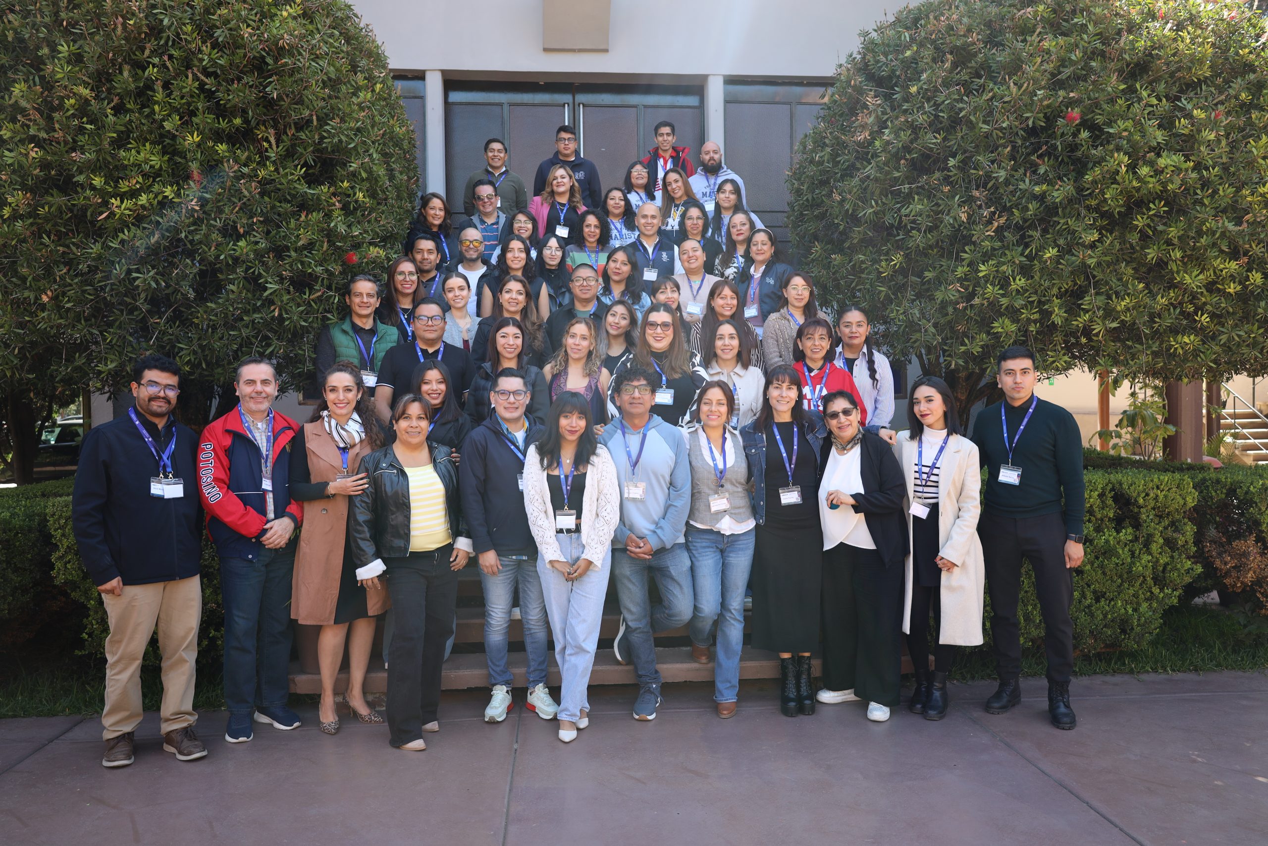 ¡Entendido! La palabra clave es Comunicación y mercadotecnia, Maristas. Esto es lo que llamamos una palabra clave múltiple o de combinación. El plugin de SEO está buscando que ambas partes ("comunicación y mercadotecnia" y "Maristas") aparezcan en el texto, y especialmente en los lugares clave. Aquí está el texto de 600 palabras corregido y optimizado para solucionar los puntos rojos de tu captura. Conecta+ 2025: Creatividad, Innovación y Comunidad Definen el Futuro de la Comunicación Marista