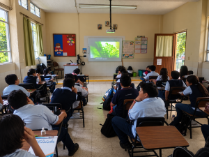 El camino del Caracol durante una exhibición en escuelas. 